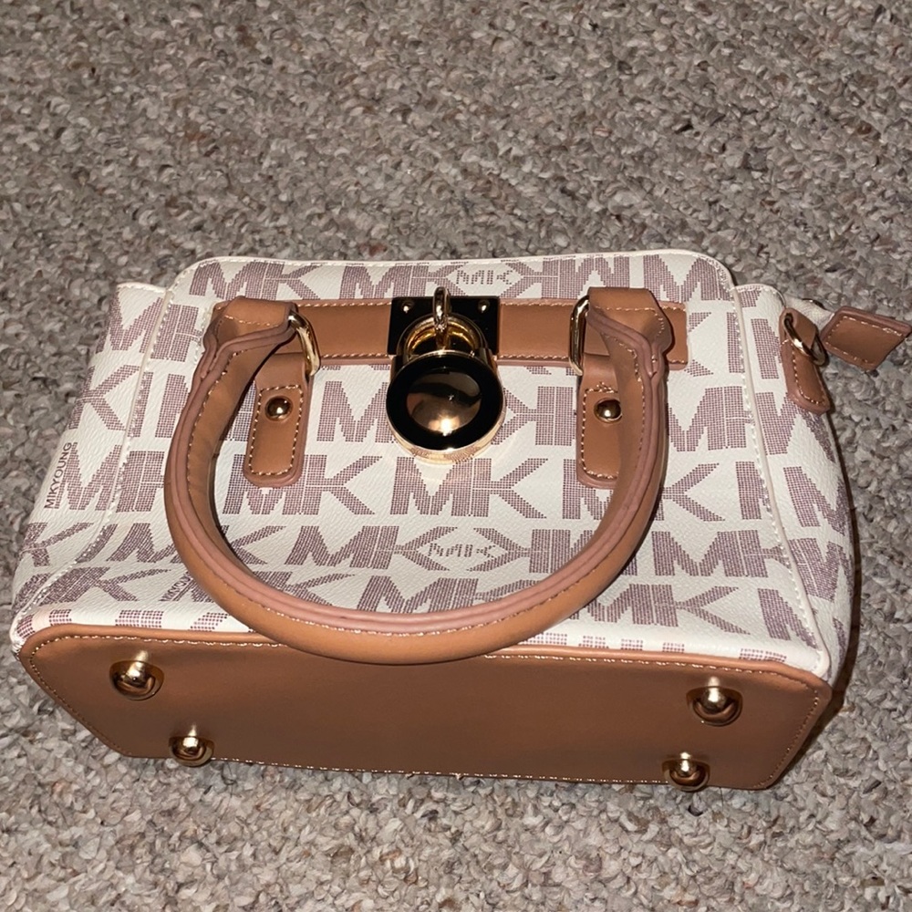 Michael kors lil purse